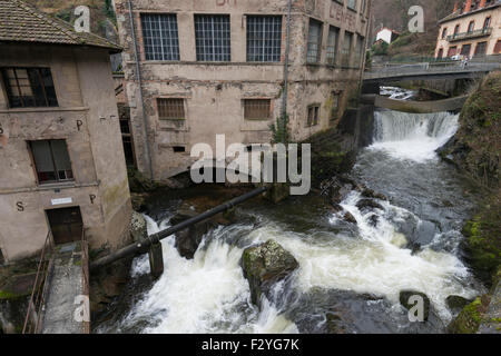 Site de la Vallée des usines, sur la rivière la Durolle dans la ville de Thiers, Auvergne France. Banque D'Images