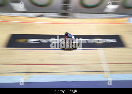 Manchester, UK. 26 sep, 2015. Le deuxième jour de l'année 2015, British cycling track national championships est en cours à l'centre national de cyclisme à Manchester, au Royaume-Uni. l'événement annuel offre une occasion unique pour le public de voir les cyclistes de classe mondiale en compétition pour le prix convoité champions britanniques autographiés. crédit : Ian hinchliffe/Alamy live news Banque D'Images