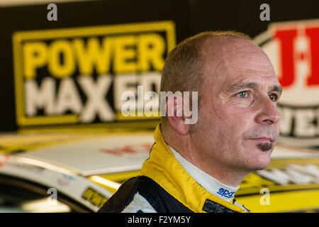 Silverstone, UK. 26 Sep, 2015. Dave Newsham et la puissance maximum au cours de la pratique de course pour la Dunlop MSA British Touring Car Championship au circuit de Silverstone le 26 septembre 2015 à Silverstone, Royaume Uni. Credit : Gergo Toth/Alamy Live News Banque D'Images