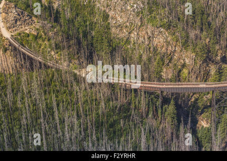 Une photographie aérienne prise d'une des table tréteau est situé dans le canyon Myra, Canada Banque D'Images