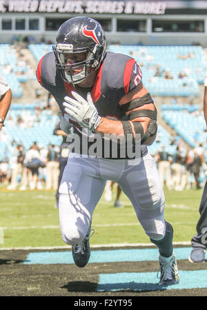 20 septembre 2015, Charlotte, l'ailier défensif des Houston Texans J.J. Watt # 99 se réchauffe dans un match contre les Panthers de la Caroline le 20 septembre 2015, au stade Bank of America à Charlotte, Caroline du Nord. Les Panthère défait les Texans 19-10 .Margaret Bowles/CSM Banque D'Images