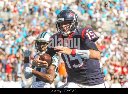 Le 20 septembre 2015 Charlotte, quart-arrière des Houston Texans Ryan Mallett # 15 brouille dans un match contre les Panthers de la Caroline le 20 septembre 2015, au stade Bank of America à Charlotte, Caroline du Nord. Les Panthère défait les Texans 19-10 .Margaret Bowles/CSM Banque D'Images