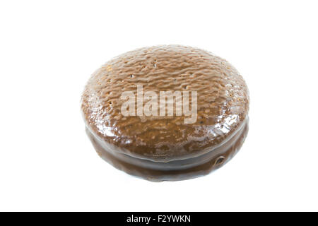 Tarte au chocolat isolé sur fond blanc Banque D'Images