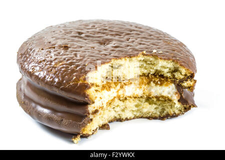 Tarte au chocolat isolé sur fond blanc Banque D'Images