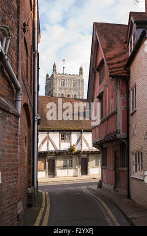 St Marys Lane à Tewkesbury en regardant à travers l'abbaye. Tewkesbury, Gloucestershire, Angleterre Banque D'Images