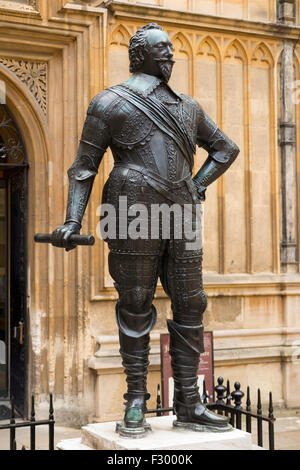 Statue de la très honorable, le 3e comte de Pembroke, KG, PC - William Herbert - à la Bodleian Library, Oxford. UK. Banque D'Images