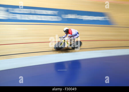 Manchester, UK, 26 Sep, 2015. Le deuxième jour de l'année 2015, British cycling track national championships est en cours à l'centre national de cyclisme à Manchester, au Royaume-Uni. l'événement annuel offre une occasion unique pour le public de voir les cyclistes de classe mondiale en compétition pour le prix convoité champions britanniques autographiés. crédit : Ian hinchliffe/Alamy live news Banque D'Images