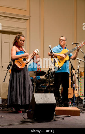 Les joueurs de guitare classique espagnole sur la scène - USA Banque D'Images