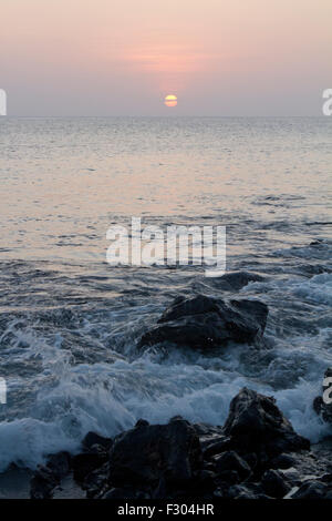 Coucher de soleil à l'île de Floreana, Galapagos Islands Banque D'Images