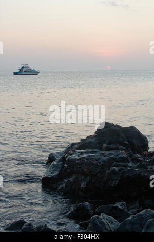 Coucher de soleil à l'île de Floreana, Galapagos Islands Banque D'Images
