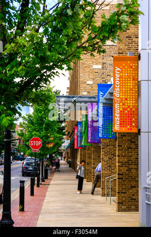 Musée de la découverte sur le Président Clinton Ave à Little Rock, Arkansas city Banque D'Images