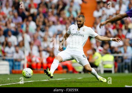 Madrid, Espagne. 26 Sep, 2015. Karim Benzema (9) Real Madrid au cours de la match de football de la Liga entre le Real Madrid et Malaga CF au Santiago Bernabeu . Le jeu est terminé dans un 0-0 draw. © Plus Sport Action/Alamy Live News Banque D'Images