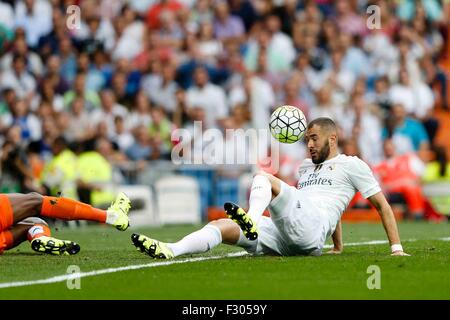 Madrid, Espagne. 26 Sep, 2015. Karim Benzema (9) Real Madrid au cours de la match de football de la Liga entre le Real Madrid et Malaga CF au Santiago Bernabeu . Le jeu est terminé dans un 0-0 draw. © Plus Sport Action/Alamy Live News Banque D'Images