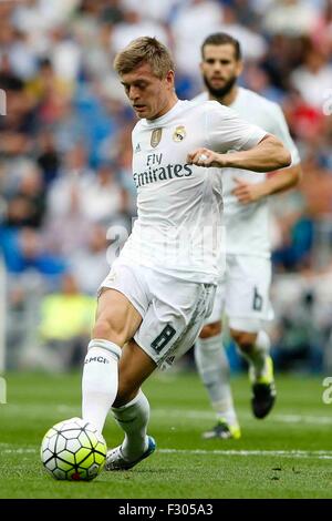 Madrid, Espagne. 26 Sep, 2015. Toni Kroos (8) Real Madrid au cours de la match de football de la Liga entre le Real Madrid et Malaga CF au Santiago Bernabeu . Le jeu est terminé dans un 0-0 draw. © Plus Sport Action/Alamy Live News Banque D'Images