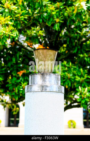 La Flamme éternelle dans le parc du Capitole de l'état de l'Arkansas à Little Rock Banque D'Images