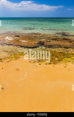 Plage de Lido di Noto, Sicile, mer. Spiaggia Lido di Noto, Sicilia. Banque D'Images