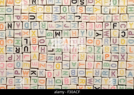 Abc alphabet anglais sur forme de cube comme arrière-plan Banque D'Images