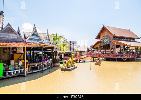 Le 4-région, du marché flottant de Pattaya, Thaïlande Banque D'Images