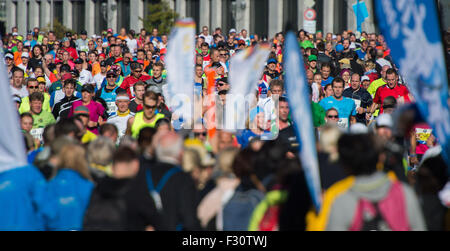 Berlin, Allemagne. 27 Sep, 2015. Ossature en compétition lors de la 42ème Marathon de Berlin à Berlin, Allemagne, 27 septembre 2015. Photo : Lukas Schulze/dpa/Alamy Live News Banque D'Images