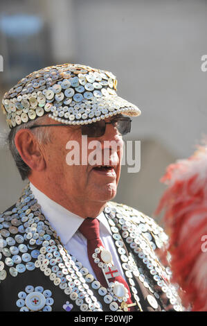 Pearly Kings and Queens Harvest Festival 2015 tenue à Guildhall Yard. Banque D'Images