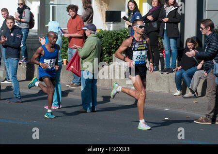 Berlin, Allemagne. 27 Sep, 2015. Athlète grec Christoforos Merousis a terminé 45e dans le 42e Marathon de Berlin, 2015 Crédit : Philip Game/Alamy Live News Banque D'Images