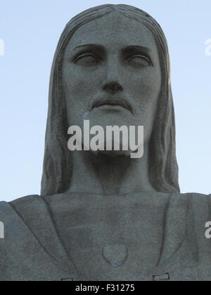 La statue du Christ Rédempteur (Cristo Rendentor) au sommet du Mont Corcovado est vu à Rio de Janeiro, Brésil Banque D'Images