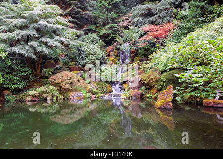 Chutes céleste à Portland Japanese Garden Banque D'Images