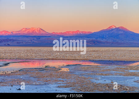 Lagune de Chasxa au coucher du soleil (Atacama, Chili) Banque D'Images