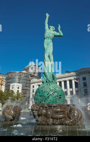 Fontaine de Vie éternelle VETERANS MEMORIAL PLAZA LE MALL DOWNTOWN CLEVELAND OHIO USA Banque D'Images