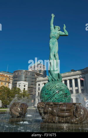 Fontaine de Vie éternelle VETERANS MEMORIAL PLAZA LE MALL DOWNTOWN CLEVELAND OHIO USA Banque D'Images