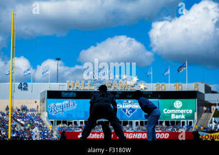 Kansas City, MO, USA. 27 Sep, 2015. Le championnat de la ligue américaine la signalisation est sur l'affichage dans le champ au cours de la MLB match entre les Indians de Cleveland et les Royals de Kansas City à Kauffman Stadium de Kansas City, MO. Kyle Rivas/CSM/Alamy Live News Banque D'Images