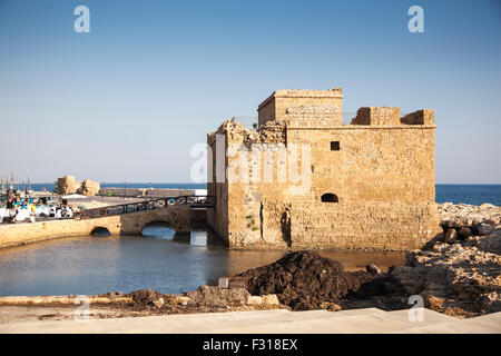 La ville de Paphos, Chypre - 16 juillet 2015 : Paphos fort médiéval dans l'après-midi Banque D'Images