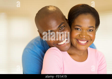 Portrait of smiling black couple looking at the camera Banque D'Images