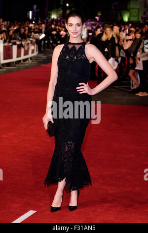 Londres, Royaume-Uni. 27 Sep, 2015. Anne Hathaway assiste à la première européenne de la stagiaire sur 27/09/2015 à la vue West End, Londres. Anne Hathaway. Credit : Julie Edwards/Alamy Live News Banque D'Images