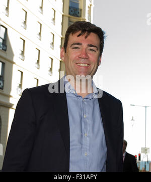 Brighton, UK. 27 Sep, 2015. Andy Burnham MP pour Leigh et Shadow Home Secretary entrant conférence du parti travailliste 2015 au Hilton Metropole Hotel, Brighton Uk 12 septembre 2015 Credit : Prixpics/Alamy Live News Banque D'Images