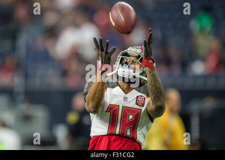 Houston, Texas, USA. 27 Sep, 2015. Tampa Bay Buccaneers wide receiver Louis Murphy (18) se réchauffe avant un match de la NFL entre les Houston Texans et les Tampa Bay Buccaneers à NRG Stadium à Houston, TX le 27 septembre 2015. Les Texans a gagné 19-9. © Trask Smith/ZUMA/Alamy Fil Live News Banque D'Images