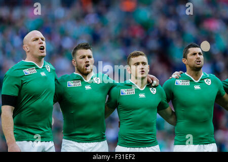 Londres, Royaume-Uni. 27 Sep, 2015. Coupe du Monde de Rugby. L'Irlande contre la Roumanie. L'équipe d'Irlande en chantant l'hymne national © Plus Sport Action/Alamy Live News Banque D'Images