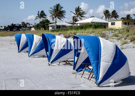 Delray Beach Florida, public, océan Atlantique, palmiers, location de cabanas, sable, FL150415003 Banque D'Images