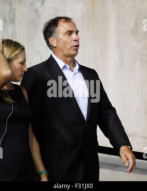 Carson, CA. 27 Sep, 2015. L'ENTRAÎNEUR-CHEF DE LA Galaxy Bruce Arena qui sort du tunnel au cours de la MLS LA Galaxy le jeu entre et le FC Dallas à Stubhub Center de Carson, en Californie. Justin Cooper/CSM/Alamy Live News Banque D'Images