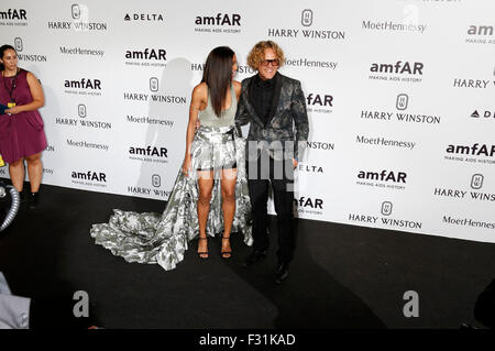 Ciara und Peter Dundas bei der amfAR's Milan Fashion Week 2015 Gala im la permanente. Mailand, 26.09.2015/photo alliance Banque D'Images