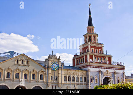 Moscou - le 21 juin 2010 : la gare Kazansky on Komsomolskaya square, a été construit en 1940. Banque D'Images