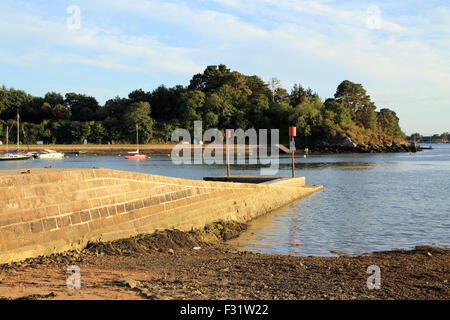 Plage de Conleau avec bateaux Presqu'ile de conleau, Vannes, Morbihan, Bretagne, France, Europe Banque D'Images