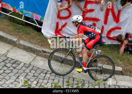 Richmond (Virginie), 27 sept., 2015. virginie ben local attractions king passé un supporter's signe sur libby hill au cours de l'uci championnats du monde sur route dans la région de Richmond, en Virginie. crédit : ironstring/Alamy live news Banque D'Images