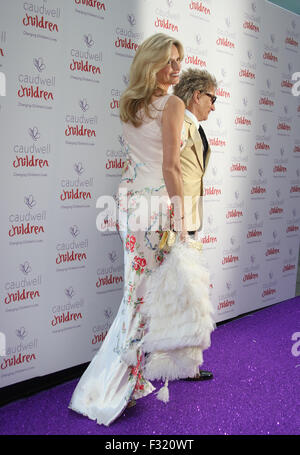 Londres, Royaume-Uni, 25 juin 2015 : Penny Lancaster et Rod Stewart assister à la balle papillon Enfants Caudwell, Grosvenor House Hotel, Banque D'Images