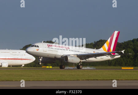 Avion Germanwings D-AGWX, Airbus A319-132 atterrit sur la piste de l'aéroport de Stansted Banque D'Images