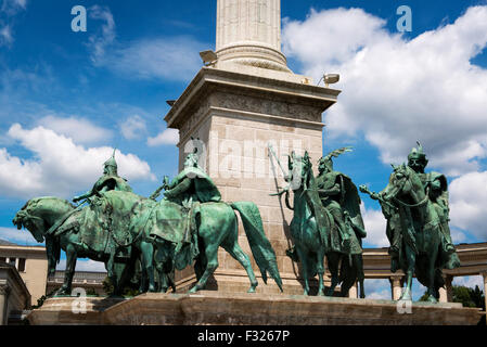 La Place des Héros, Hosok tere, Magyar guerriers, Budapest, Hongrie Banque D'Images