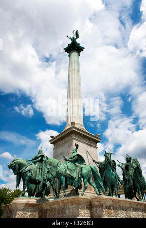 La Place des Héros, Hosok tere, Magyar guerriers, Budapest, Hongrie Banque D'Images