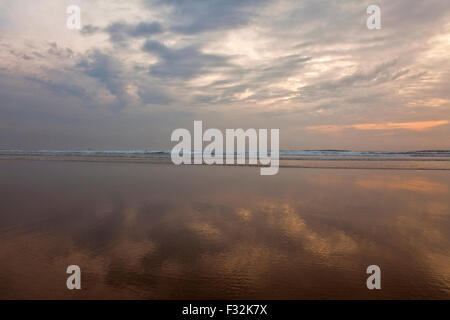 Le coucher du soleil, côtières Rolvenden, Cornwall, UK Banque D'Images