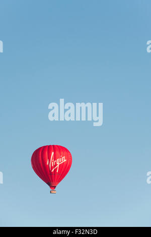 Virgin red hot air balloon against a blue sky Banque D'Images