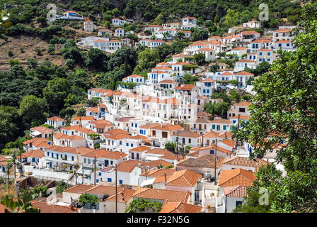 Vue sur le village traditionnel de Velanidia dans le Péloponnèse, Grèce Banque D'Images